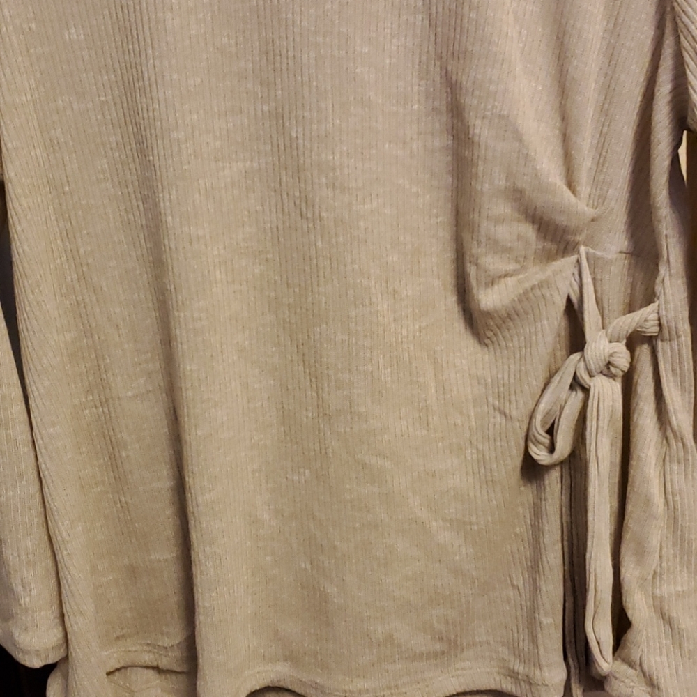 Top - Picture 2 of 3